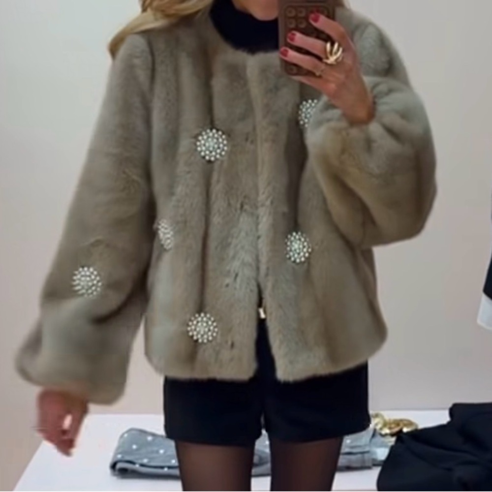 NWOT Benson faux fur coat with pearls size small